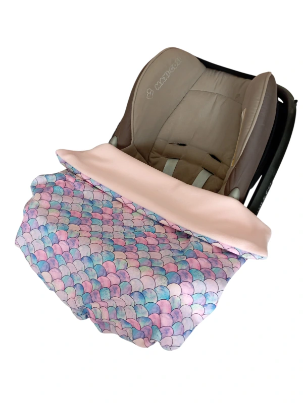 Nepadací deka do autosedačky 11